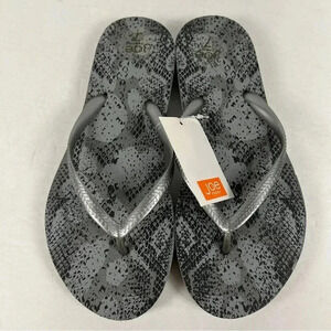 NWT  Joe fresh flip flop shoes 7